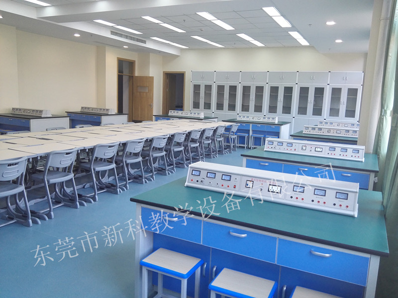 物理電學(xué)實(shí)驗室（鋼木）
