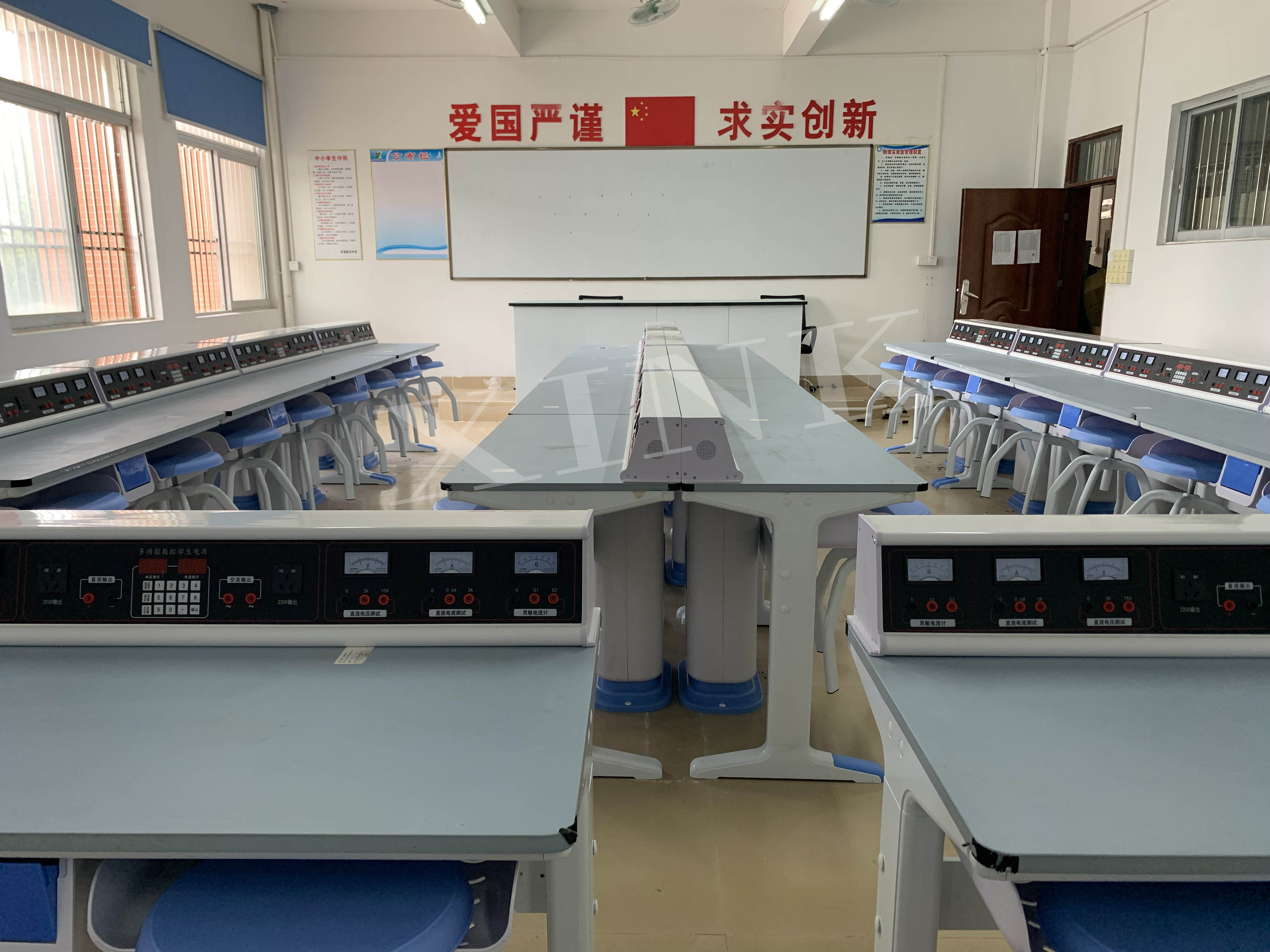 <a href='http://www.bs-laser.com/' target='1' style='font-size:14px; font-weight:bold; color:#0080ff;'>物理實(shí)驗(yàn)室</a>