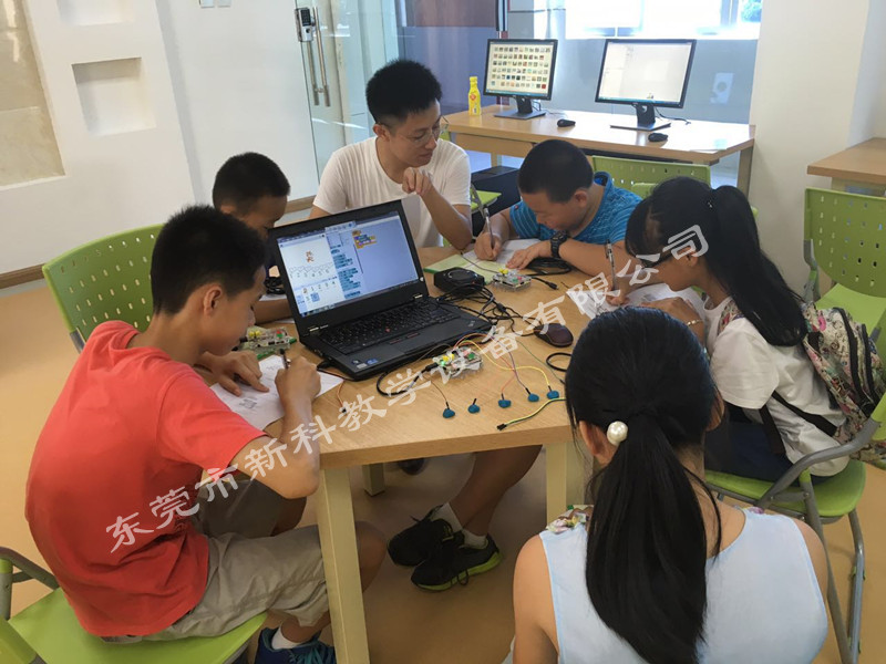 <a href='http://www.bs-laser.com' target='1' style='font-size:14px; font-weight:bold; color:#0080ff;'>創(chuàng)客實(shí)驗(yàn)室</a>