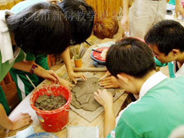<a href='http://www.bs-laser.com/chanpin/55-1.html' target='1' style='font-size:18px; font-weight:bold; color:#000000;'>陶藝功能室</a>2