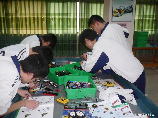 <a href='http://www.bs-laser.com/chanpin/60-1.html' target='1' style='font-size:18px; font-weight:bold; color:#000000;'>機器人功能室</a>2