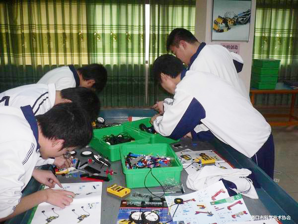 <a href='http://www.bs-laser.com/chanpin/60-1.html' target='1' style='font-size:18px; font-weight:bold; color:#000000;'>機器人功能室</a>